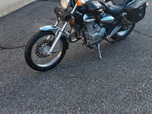 VENDS MOTO 125,BON ÉTAT, PAS BEAUCOUP DE KM, CONTROL TECHNIQUE, OK