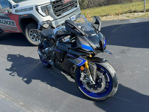 2025 YAMAHA YZF R1M