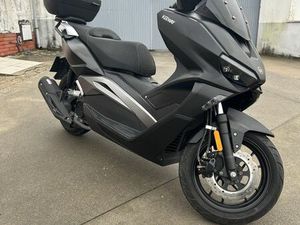 MOTA KEEWAY COM TOP CASE COMO NOVA MARRAZES E BAROSA