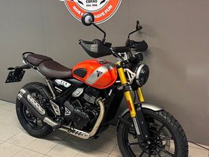 TRIUMPH SCREMBLER 400