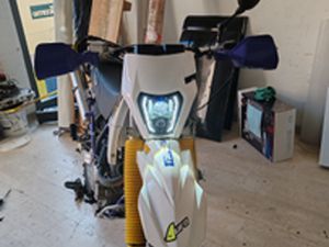 SPLENDIDA SUZUKI DR 350