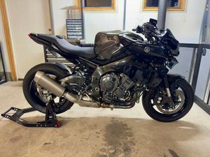 YAMAHA MT-10
