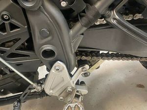 YAMAHA TÉNÉRÉ 700 MED SKIDOR