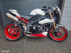 TRIUMPH SPEED TRIPLE 1050