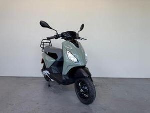 PIAGGIO ONE BROM 45 KM/H, MISTY PEARL GREEN (CUSTOM) — SCOOTERS | PIAGGIO — MARKTPLAATS
