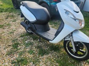 VEND SCOOTER PEUGEOT KISBEE 50