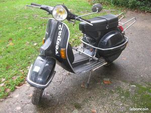 VESPA PIAGGIO PX125 NOIR DE 1984 - 2ÈME MAIN EN 1986 CONTRÔLE FAIT FAVORABLE. 7428 KM D'OTIGINE - TBE