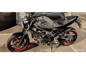 SUZUKI SV 650 EN FOULE