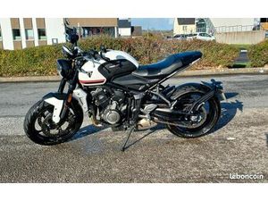 TRIHUMPH TRIDENT 660