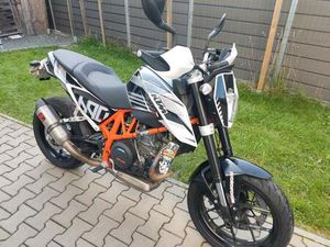 KTM DUKE 690 AKRAPOVIC