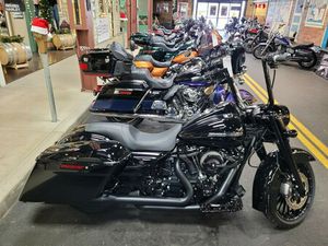 2018 HARLEY-DAVIDSON® ROAD KING® SPECIAL VIVID BLACK