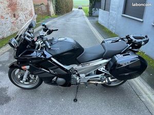MAGNIFIQUE 1300 FJR YAMAHA AVEC BAGAGES