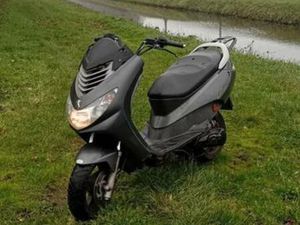 PEUGEOT ELYSTAR 50CC MET GEEL KENTEKEN — SCOOTERS | PEUGEOT — MARKTPLAATS