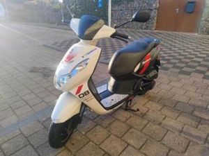 SCOOTER PEUGEOT KISBEE 2020 - 11553KM - GEEL KENTEKEN — SCOOTERS | PEUGEOT — MARKTPLAATS
