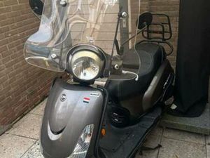 SYM FIDDLE II (2019) MET VALBEUGELS EN WINDSCHERM — SCOOTERS | SYM — MARKTPLAATS