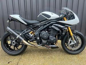 TRIUMPH SPEED TRIPLE 1200 RR 2022 1160 CM3 | MOTO ROADSTER | 10 000 KM | BLANC | 10150 LAVAU