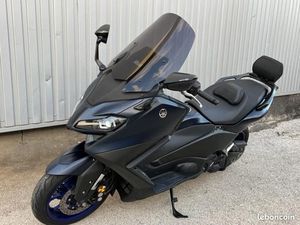 YAMAHA T-MAX 560 →