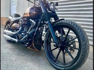 HARLEY DAVIDSON BREAKOUT CUSTOM EINZELSTÜCK