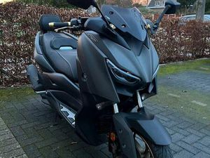 ② YAMAHA XMAX TECHMAX 2021