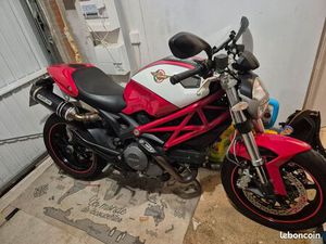 DUCATI MONSTER 796
