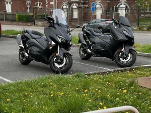 ② YAMAHA T MAX 530