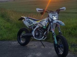 HUSQVARNA FE 450 SUPERMOTO