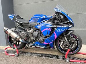 YAMAHA R1