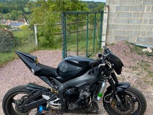 YAMAHA R1 STREETFIGHTER