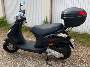 PIAGGIO ZIP 50 NOIR 4T SCOOTER SOUS GARANTIE AVEC TOP CASE 11920 KMS