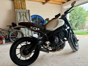 YAMAHA XSR 900