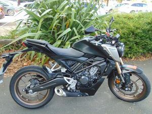 HONDA CBF125NA-M CB125 2021 LOW MILES SPLENDID LEARNER NAKED MODERN RETRO BIKE