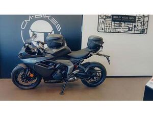 TRIUMPH DAYTONA 660 MIT VIEL ZUBEHÖR