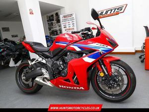 2024, '24 HONDA CBR650R E-CLUTCH. 1 OWNER. JUST 1,453 MILES. WARRANTY. £7,595