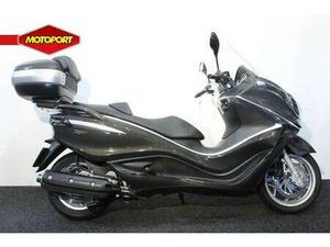 PIAGGIO X 10 EXECUTIVE ZWART