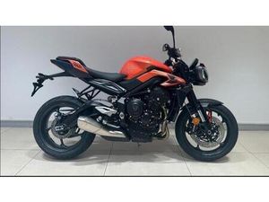 VENDO TRIUMPH STREET TRIPLE 765 R (2023 - 25) USATA A MONTERIGGIONI (CODICE 9557780) - MOTO.IT