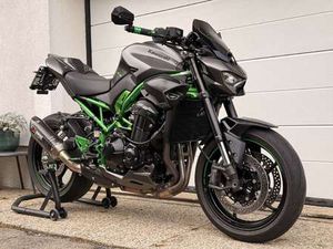 KAWASAKI Z 900 PERFORMANCE EDITION GRAU