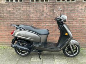 MOOIE SYM FIDDLE II 4 TAKT SNOR BOUWJAAR 2017 1E EIGENAAR — SCOOTERS | SYM — MARKTPLAATS