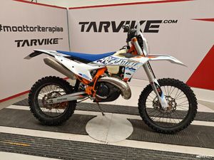 VALKOKILPINEN ENDURO.