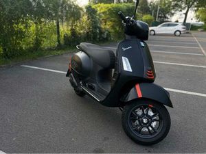 VESPA GTS 300 HPE SUPERSPORT TÜV NEU & WARTUNGSVERTRAG