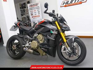 2022, 22 DUCATI STREETFIGHTER V4 SP. ONLY 5,591 MILES. SIMPLY STUNNING. £22,495