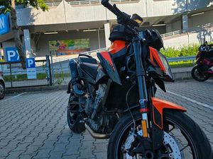 KTM 890 DUKE TECH PACK AKRAPOVIC UVM