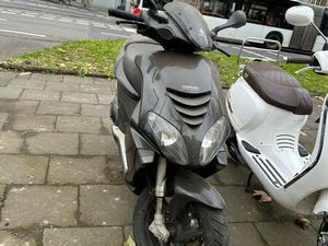 PIAGGIO NRG 2T (ZWEITAKT, 50 CM³) INKL. SCHLOSS, LEICHT DEFEKT