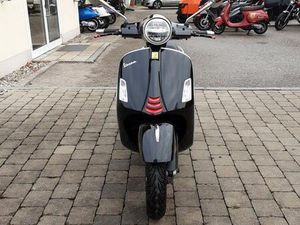 VESPA GTS 300 SUPER TECH IN SCHWARZ, GEBRAUCHTFAHRZEUG
