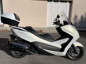 HONDA FORZA 300 COM TOP CASE SANDIM, OLIVAL, LEVER E CRESTUMA