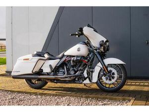 HARLEY-DAVIDSON CVO STREET GLIDE 1923 CC