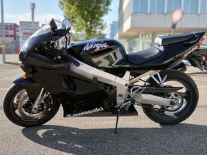 KAWASAKI NINJA ZX-7R - YOUNGTIMER