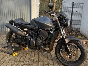 HONDA CB 900 HORNET SC48 BJ 2002 TÜV 10/27 VIELE NEUTEILE