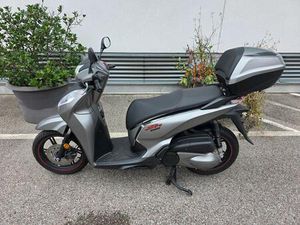 HONDA SH 300 AUS ERSTE HAND, SCHECKHEFT NUR 5700KM, KEYLESS