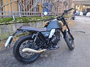 SCRAMBLER FELSBERG 250 CC BLACK BRIXTON MOTO