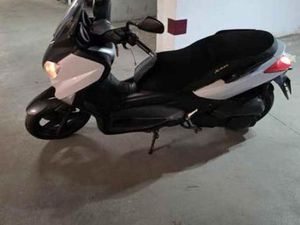 YAMAHA - XMAX 250